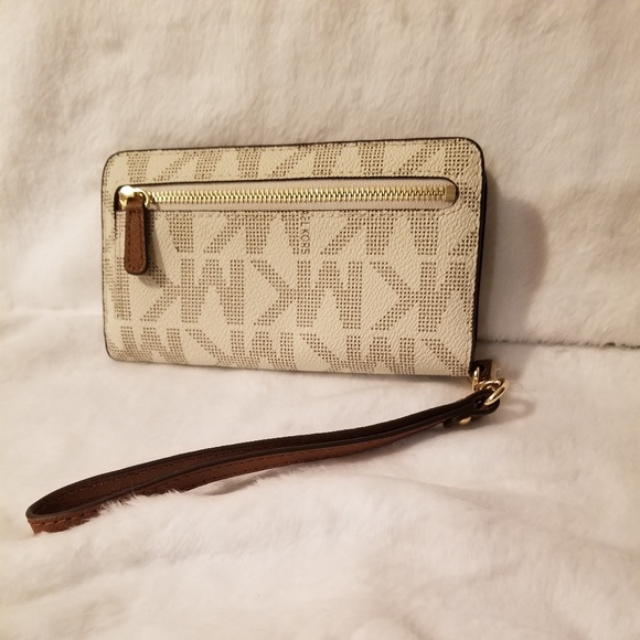 Michael Kors wristlet - Picture 2 of 4